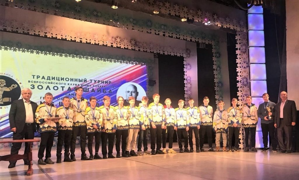 hokkey 1024x619 - Второе место завоевали на турнире Всероссийского клуба юных хоккеистов «Золотая шайба» подшефные «Технокерамики» – воспитанники одноименного с заводом хоккейного клуба.